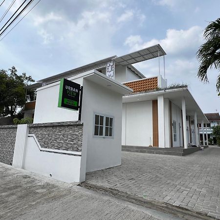 Urbanview Hotel Nimara Ngawi By Reddoorz Exterior photo