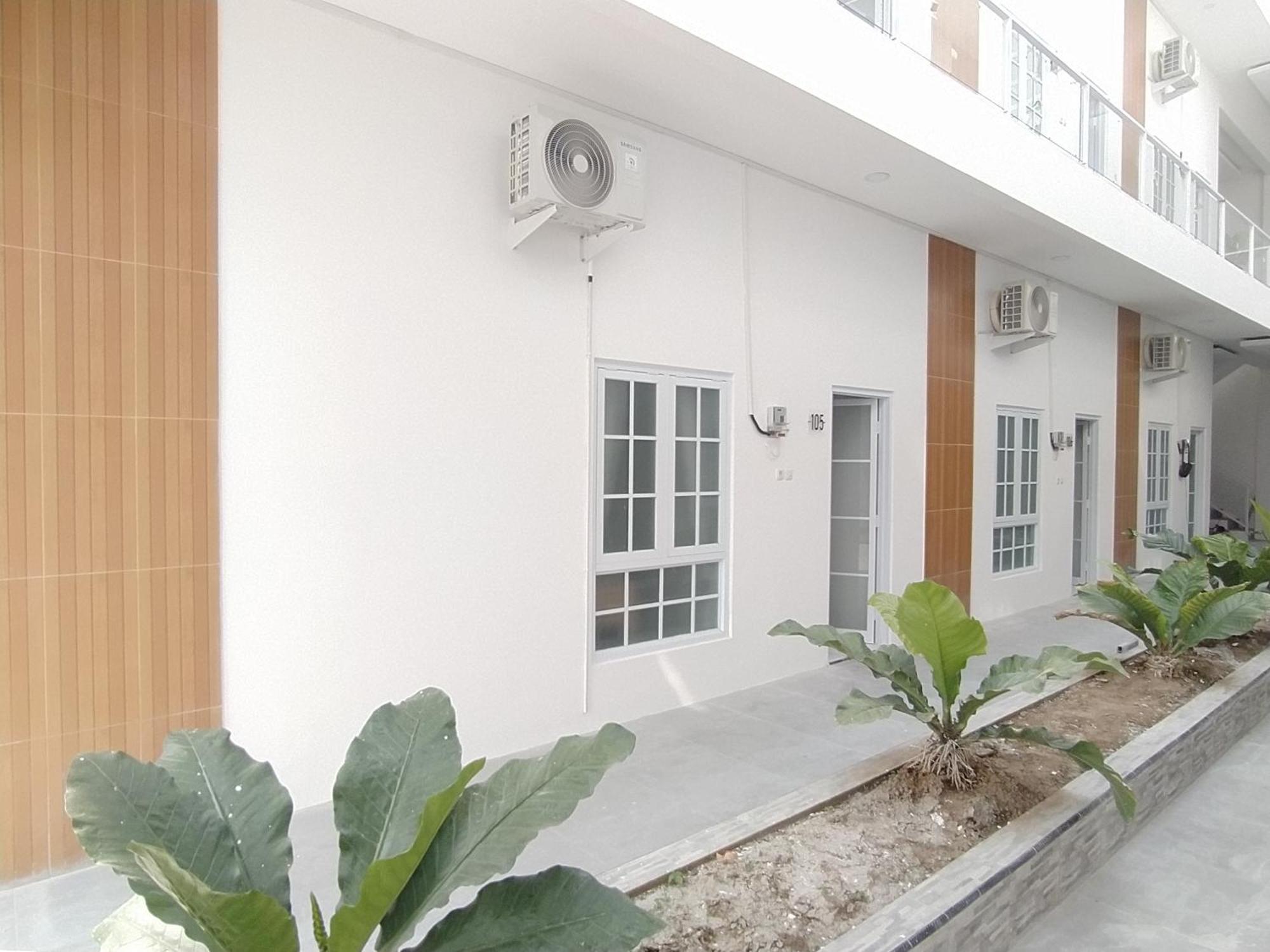 Urbanview Hotel Nimara Ngawi By Reddoorz Exterior photo