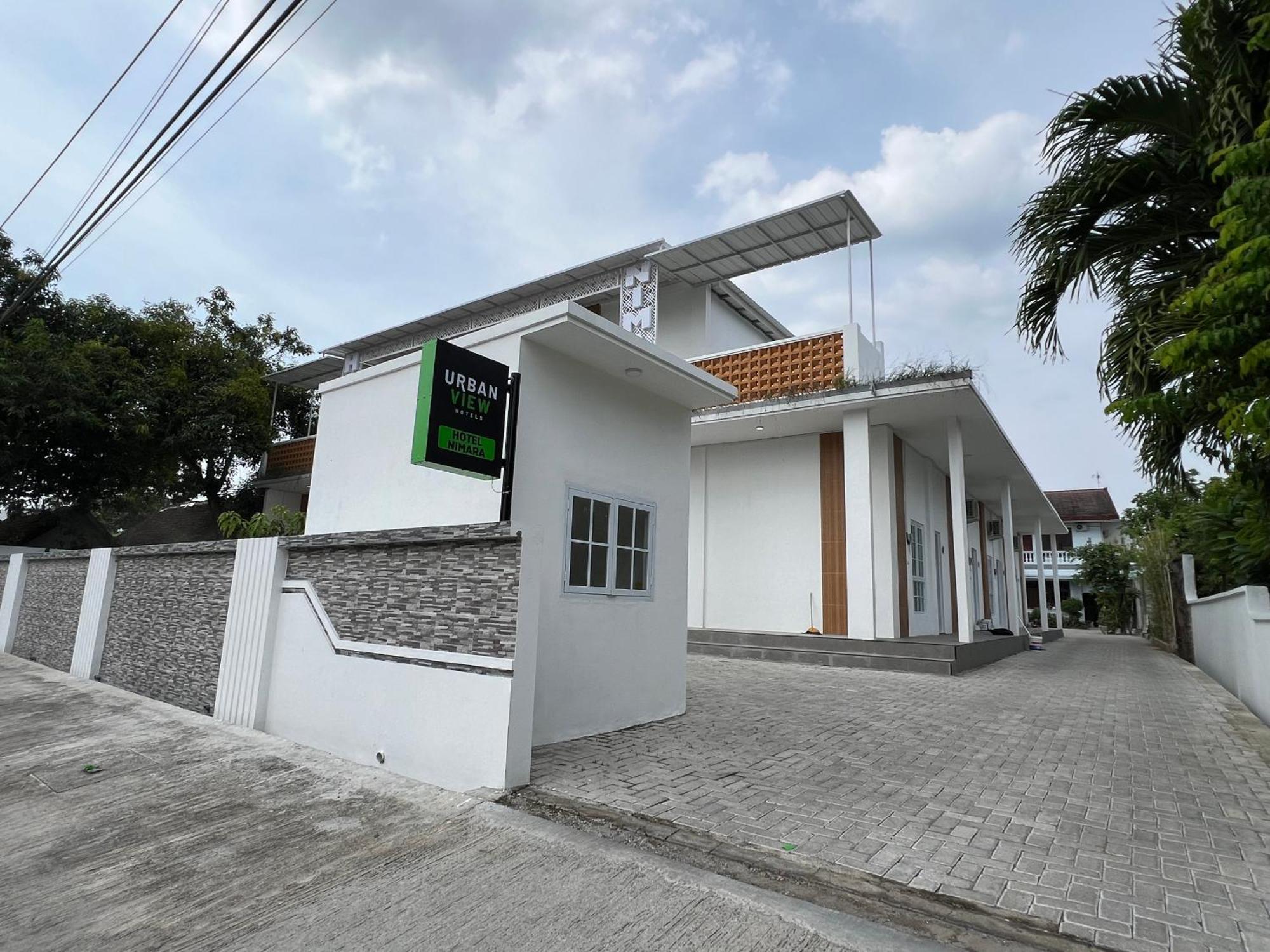 Urbanview Hotel Nimara Ngawi By Reddoorz Exterior photo