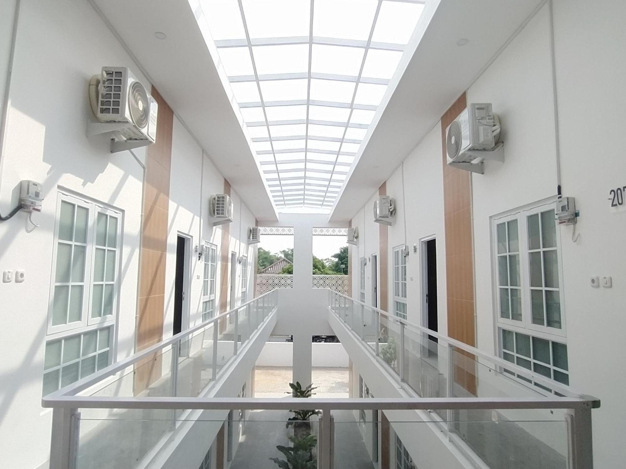 Urbanview Hotel Nimara Ngawi By Reddoorz Exterior photo